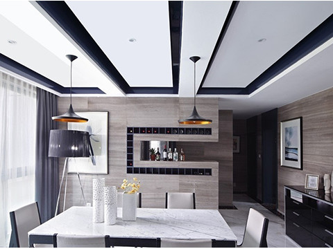 餐廳 深色家具與白色墻面的對(duì)比，幾何理性的線條在客廳里慢慢延伸出來(lái)。